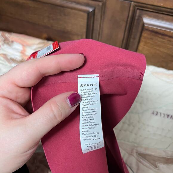 Spanx Women's Undie-tectable Seamless Tummy Control Thong Small NEW - Picture 8 of 9